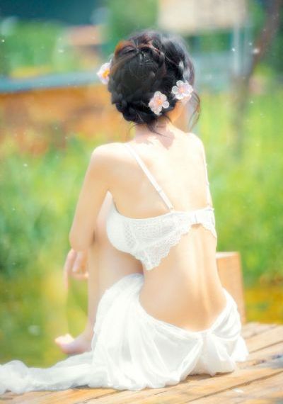 男人亲嘴脱内衣内裤视频