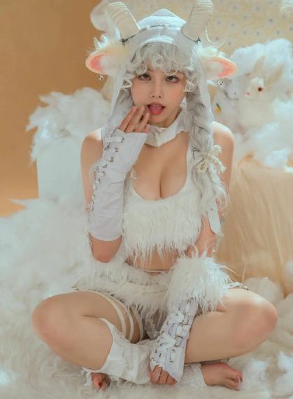 埋在她腿间h喝尿