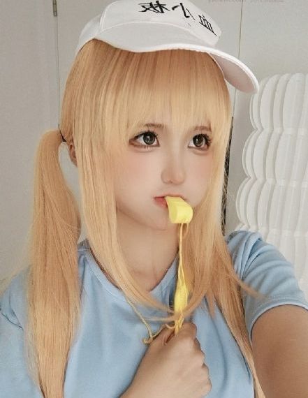 三个男人添一个女人p的视频