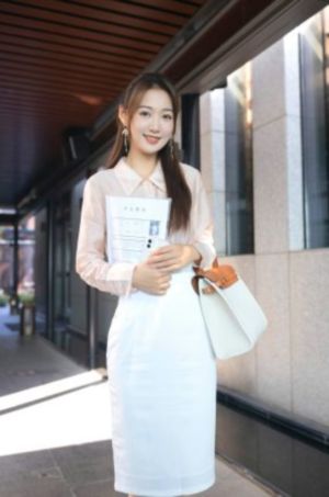 我的亲女让我进去了视频