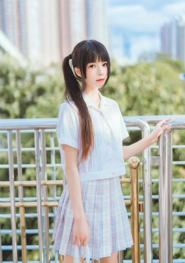 女员工的付出中字